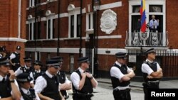 El Gobierno ecuatoriano pide que Suecia respete el derecho de Assange de tener un proceso legal justo. El fundador de WikiLeaks se mantiene asilado en la embajada de Ecuador en Londres.