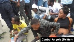 Laurinda Gouveia, activista angolana (grávida) numa manifestação em Luanda contra o desemprego