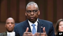 Menteri Pertahanan AS Lloyd Austin memberikan kesaksian di hadapan anggota Senat dalam pertemuan membahas anggaran pertahanan untuk tahun fiskal 2025 di Gedung Capitol, Washington, pada 9 April 2024. (Foto: AP/Jose Luis Magana)