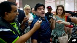 Maradona visitó recientemente Cuba.