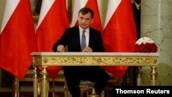 ზბიგნევ ზიობრო, პოლონეთის იუსტიციის მინისტრი