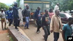 FILE: Abatsha abatshengisela ngomnyaka ka2019 batshaywa kabuhlungu ngamapholisa