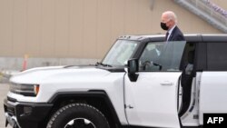US President Joe Biden test drives a GMC Hummer EV as he tours the General Motors Factory ZERO electric vehicle assembly plant in Detroit, Michigan on November 17, 2021. (MANDEL NGAN / AFP)