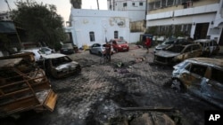 Parking ispred bolnice Al Ahli u Gazi (Foto: AP/Abed Khaled)