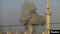 11月4日敘利亞政府空軍向起義軍佔領的德拉市發射導彈