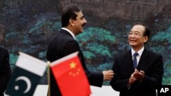 Paquistão tenta aproximar-se da China depois do descrédito americano