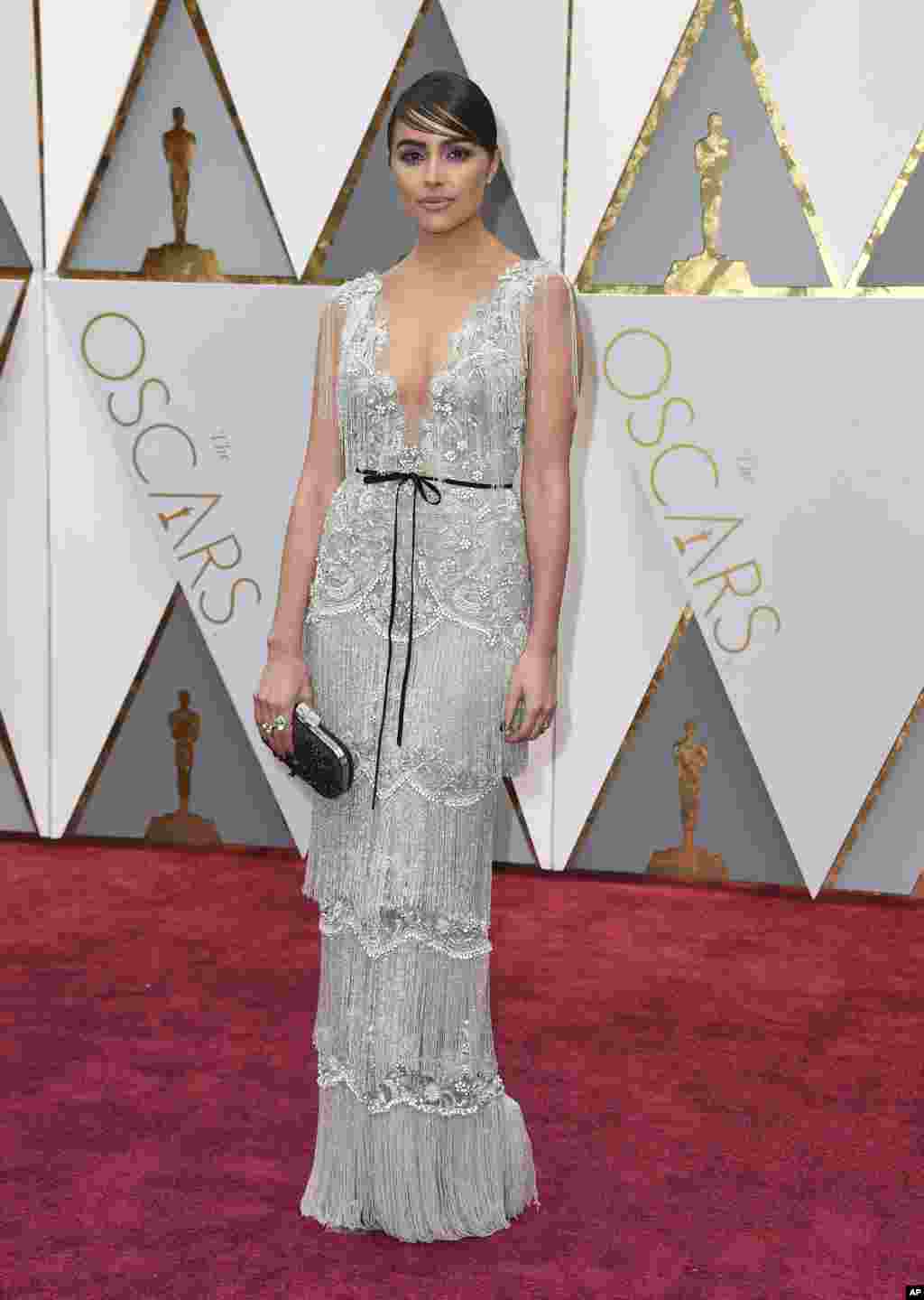 Olivia Culpo arrives at the Oscars on Feb. 26, 2017, at the Dolby Theatre in Los Angeles.