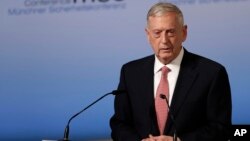 El secretario de Defensa de EE.UU., Jim Mattis, ha iniciado una gira por el Medio Oriente y África.