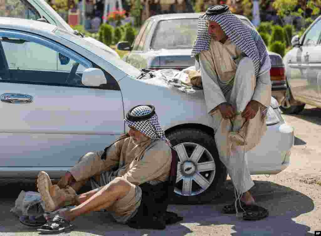 Members of an Iraqi volunteer force put on their new boots in the Shi'ite holy city of Karbala, 50 miles (80 kilometers) south of Baghdad.