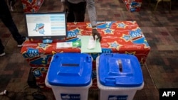 Les problèmes logistiques et bureaucratiques ont poussé la Céni à prolonger le vote d'une journée. 