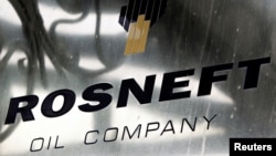 La petrolera estatal rusa ha comenzado a proveer a algunos clientes de PDVSA -refinerías de China e India- 