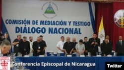 Representantes de la Iglesia Católica, la Sociedad Civil, la empresa privada, estudiantes, campesinos y el gobierno intentan superar la crisis sociopolítica que ha cobrado la vida de 168 personas desde mediados de abril. Foto: @de_mediacion.