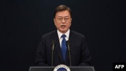 문재인 한국 대통령이 취임 3주년을 맞은 10일 청와대 춘추관에서 대국민 특별연설을 하고 있다.