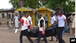 Wasu Ma'aikatan Jin kai na kungiyar Red Cross mai ba da agajin gaggawa a Najeriya
