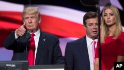 Donald Trump com Paul Manafort e Ivanka Trump
