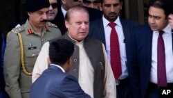 نواز شریف، چې درې ځله د پاکستان وزیراعظم ټاکل شوی دی، اوس د فساد په تور، د راولپنډۍ په اډیاله جیل کې پروت دی