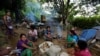 ရခိုင်ပြည်နယ်တွင်း တိုက်ပွဲများကြောင့် ထွက်ပြေးတိမ်းရှောင်နေကြရသည့် ဒေသခံများ။ (သြဂုတ် ၂၈၊ ၂၀၁၇)