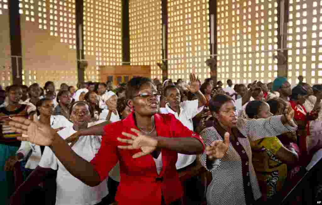 Christians sing during the service at the Our Lady of Consolation Church, which was attacked with grenades by militants almost three years ago, in Garissa, Kenya, April 5, 2015. Easter Sunday's ceremony was laden with emotion for the several hundred members of Garissa's Christian minority, which is fearful following the recent attack on Garissa University College by al-Shabab, a Somalia-based Islamic extremist group.