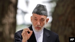 Presiden Afghanistan Hamid Karzai akan terbang ke Pakistan hari Senin untuk bertemu PM Pakistan Nawaz Sharif (foto: dok). 