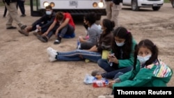 FOTO DE ARCHIVO: Migrantes solicitantes de asilo en La Joya Texas