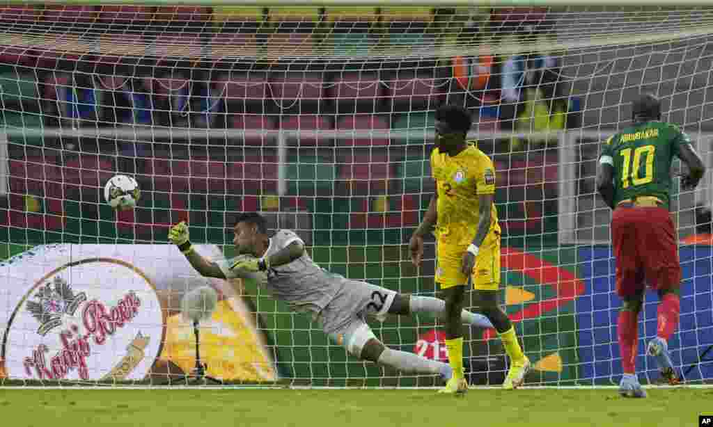 Cameroon&#39;s Vincent Aboubakar, right, scores a goal during the soccer match between Cameroon and Ethiopia.