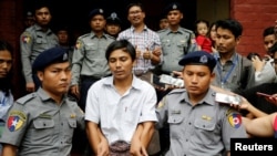 Dua wartawan Reuters: Kyaw Soe Oo dan Wa Lone yang ditahan oleh pemerintah Myanmar (foto: ilustrasi). 