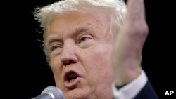 Donald Trump dijo que “las cadenas de televisión quieren hacer explotar la audiencia con ese acontecimiento”.