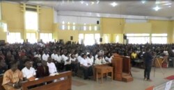 Hundreds of Nigerians, in the company of Cameroonians, pray for peace in Cameroon's restive English-speaking regions, at Saint Joseph's Anglophone Parish in Cameroon's capital, Yaounde, Sept. 6, 2019. (M.Kindzeka/VOA)