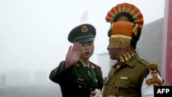 中印邊界雙方執勤軍人（資料照片2008年）
