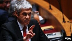 Perdana Menteri Portugal Jose Socrates yang menjabat sementara, berhasil mendapatkan dana talangan bagi negaranya dari Uni Eropa dan IMF.
