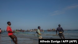 Moçambique, pescadores em Paquitequete, Pemba, província moçambicana de Cabo Delgado