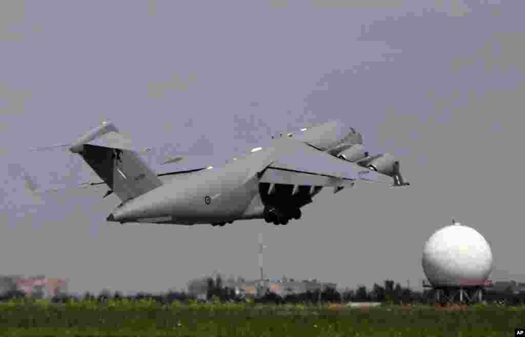 An Australian military cargo plane with bodies of some of the passengers of the downed Malaysia Airlines jetliner leaves for the Netherlands from Kharkiv airport, Ukraine, July 25, 2014. 