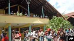 Vendedores ambulantes no fim da reunião com o Município de Maputo
