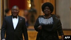 Presidente Filipe Nyusi e a primeira-dama de Moçambique, Isaura Nyusi. 