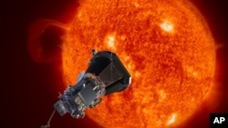 Citra yang dibagikan oleh the Johns Hopkins University Applied Physics Laboratory hari Rabu, 31 Mei 2017 menggambarkan wahana antariksa Solar Probe Plus milik NASA yang sedan mendekati matahari (foto: Johns Hopkins University Applied Physics Laboratory via AP)
