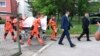 Претходно, новинската агенција ТАСР објави дека Фицо е повреден во стомак при пукање по владин состанок