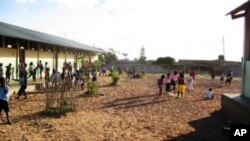 Recreio, Escola Primária 19 de Outubro, Bairro Magoanine, Maputo, Moçambique