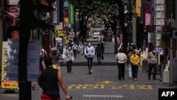 တောင်ကိုရီးယားနိုင်ငံ Seoul မြို့မှာ တွေ့ရတဲ့ လမ်းသွားလမ်းလာတချို့။ (သြဂုတ် ၂၅၊ ၂၀၂၀)