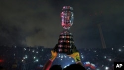 Chile's goalkeeper Claudio Bravo lifts the Copa America trophy after defeating Argentina in the final soccer match at the National Stadium in Santiago, Chile, Saturday, July 4, 2015. Chile became Copa America champions for the first time after defeating A