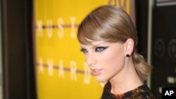 FILE - Taylor Swift arrives at the MTV Video Music Awards at the Microsoft Theater. Swift filed a counterclaim Wednesday in a groping lawsuit.