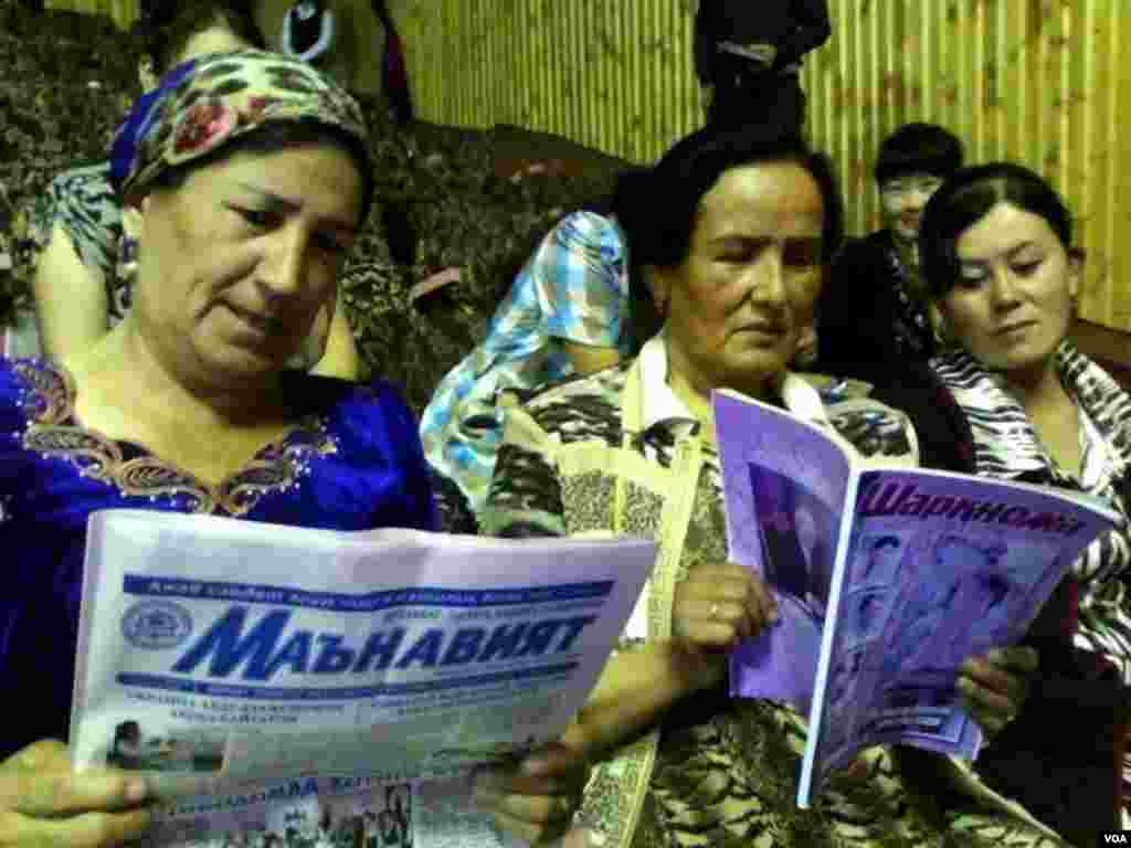 Tojikistonda o'zbeklar ma'naviyat va ma'rifat markazi chop etayotgan gazeta va jurnallarni mushtariylar qo'ldan qo'ysihmaydi
