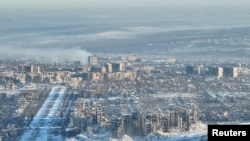 Pogled iz zraka prikazuje uništene zgrade kao rezultat intenzivnih borbi u Bakhmutu, Ukrajina, 13. januara 2024.