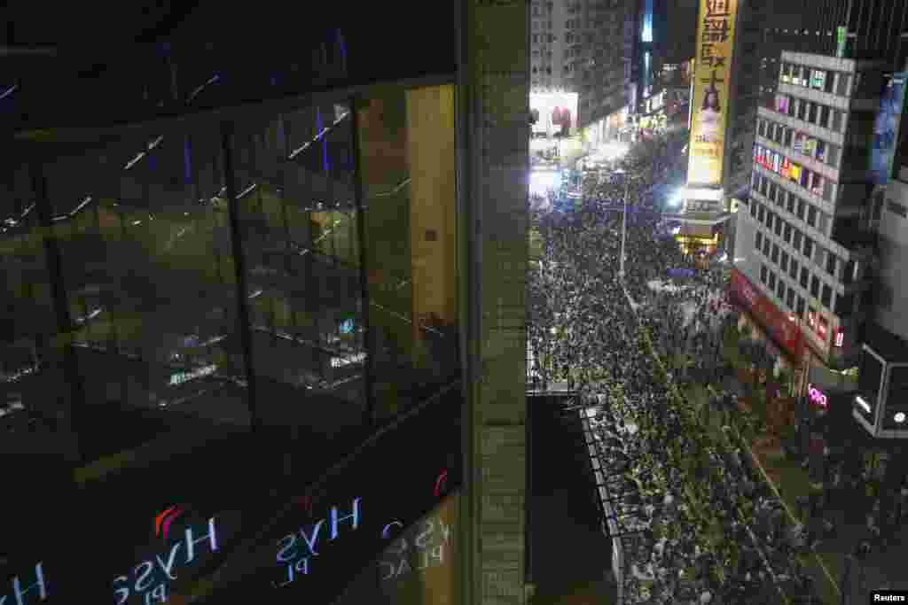 Hundreds of protesters block the main road at Causeway Bay shopping district in Hong Kong, Sept. 30, 2014.