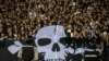 ARHIVA - Navijači Partizana tokom meča sa večitim rivalom Crvenom zvezdom u oktobru 2014. (Foto: REUTERS/Marko Djurica) 
