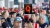 Čovjek sa Qanon sloganom na Trumpovom mitingu u Las Vegasu (Foto: Reuters/Patrick Fallon) 