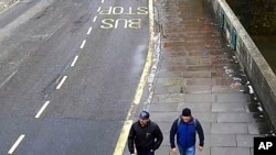 Фото CCTV надане поліцією Лондона. Співробітники ГРУ, які в‘їхали до Британії за паспортами на імена Олександра Петрова і Руслана Баширова, 2018 рік