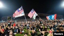 Malaysians Defy Police, Rally Against Election Loss