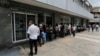 Ancianos en Venezuela viven un calvario en los bancos por falta de efectivo