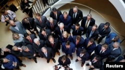 La presidenta demócrata de la Cámara de Representantes, Nancy Pelosi, programó una votación para el jueves 31 de octubre de 2019 y dijo en una carta a sus representantes que quiere "eliminar cualquier duda" sobre el proceso de investigación para juicio político.