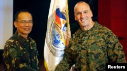 U.S. Marine Brigadier General Richard Simcock (R) shakes hands with Philippines Armed Forces Major General Virgilio Domingo after the opening ceremony of annual Philippines-U.S. military exercise in Manila, April 5, 2013. 